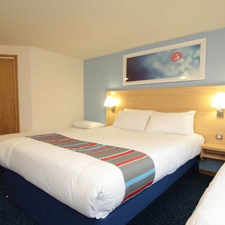 Travelodge London Park Royal Extérieur photo