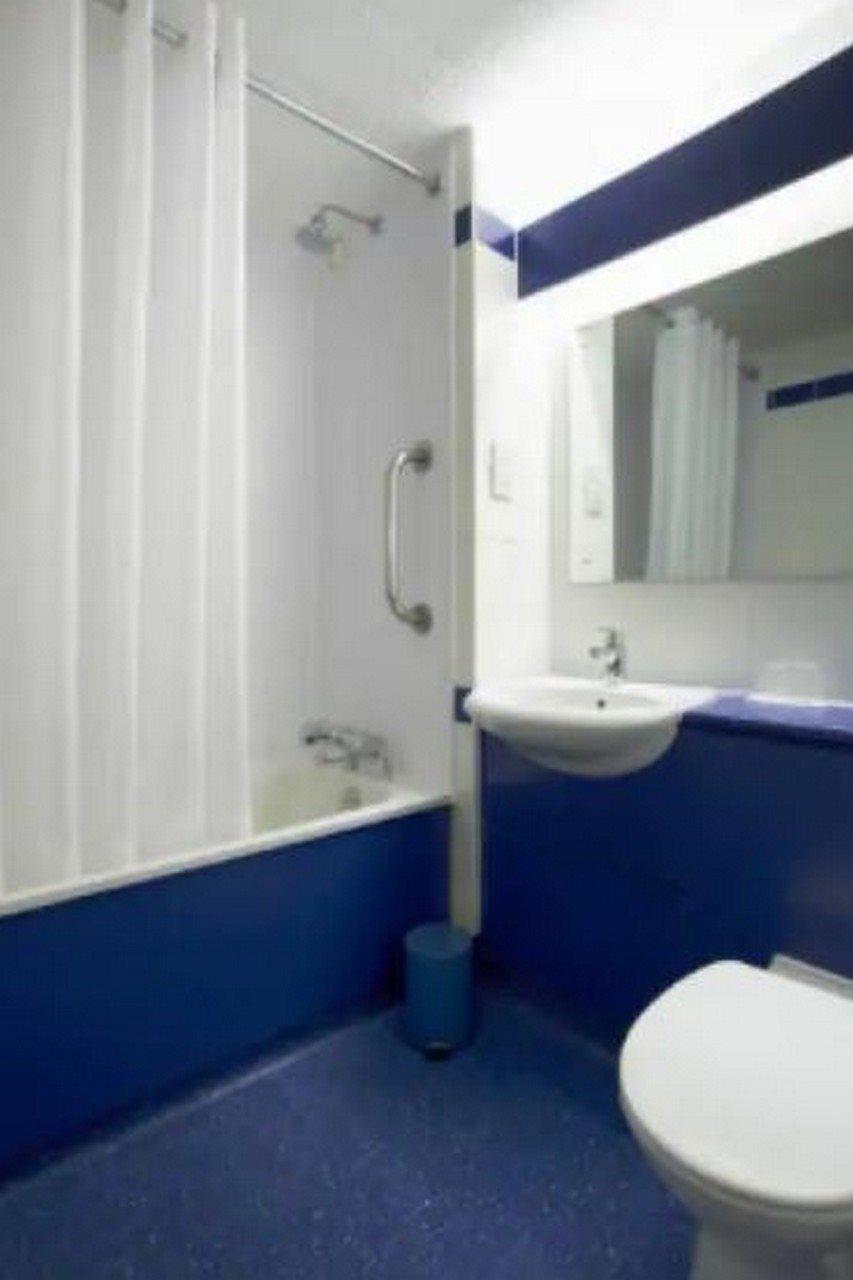 Travelodge London Park Royal Extérieur photo