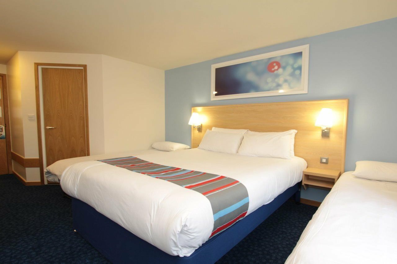 Travelodge London Park Royal Extérieur photo